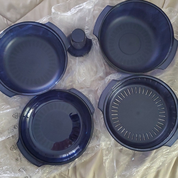 Tupperware stack cooker NEW never used
